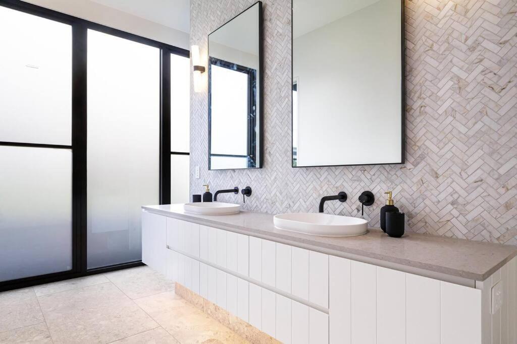 Kirks On Park - Brand New Luxury Home, Great Location ソレント エクステリア 写真