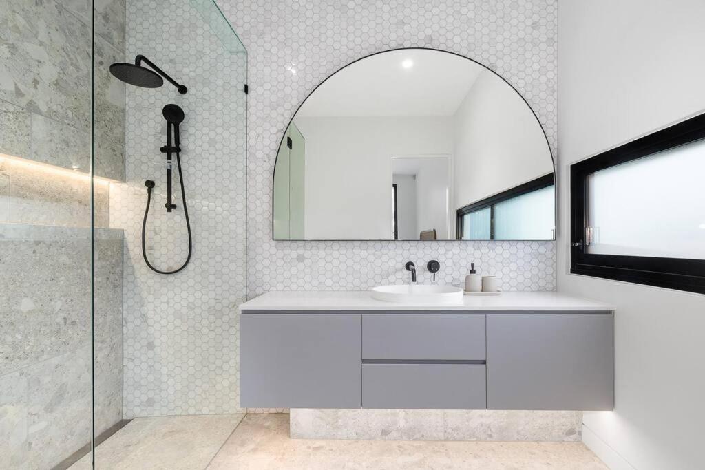 Kirks On Park - Brand New Luxury Home, Great Location ソレント エクステリア 写真