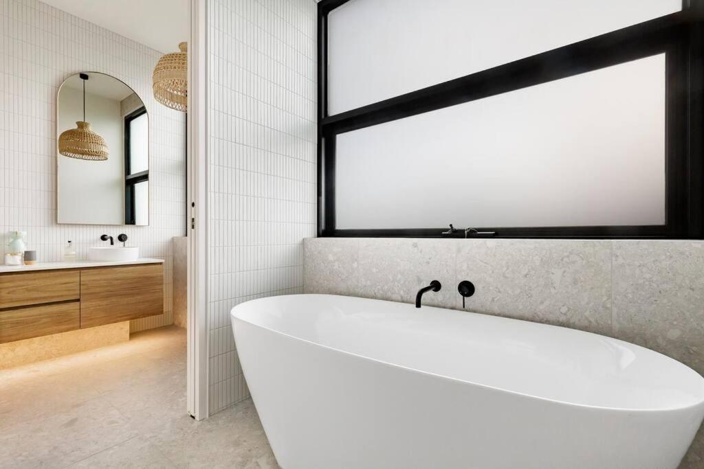 Kirks On Park - Brand New Luxury Home, Great Location ソレント エクステリア 写真
